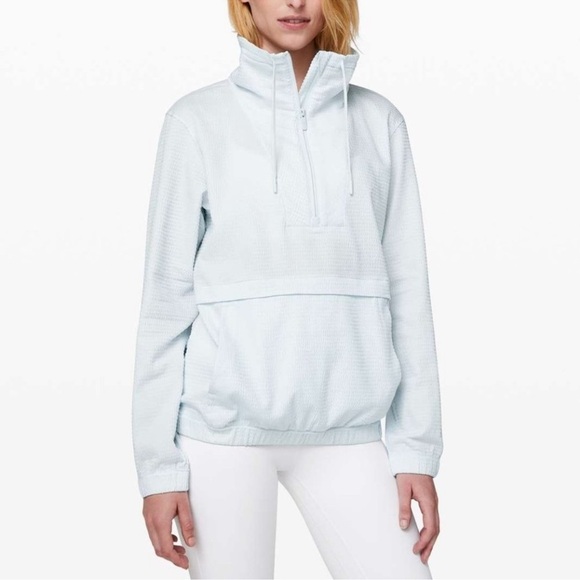 Lululemon woman’s light weight jacket - Picture 3 of 12